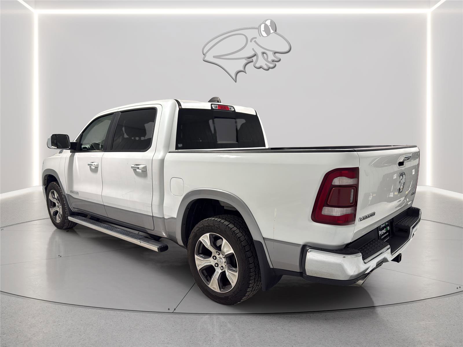 Used 2019 RAM 1500 Laramie AWD/4WD image 3