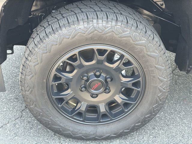 Used 2025 Toyota Tacoma SR5 AWD/4WD image 10