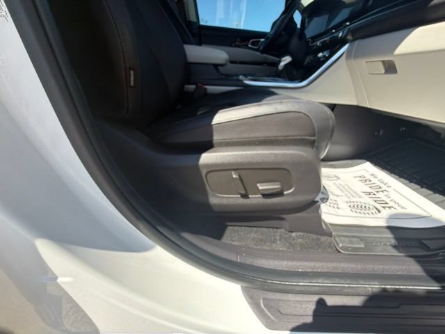 Used 2024 Kia Carnival SX Prestige FWD image 34