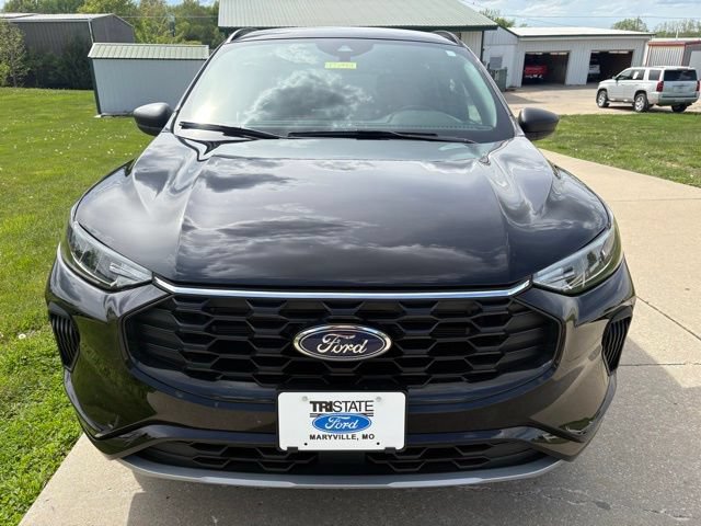 Certified 2024 Ford Escape ST-Line w/ Tech Pack #1 AWD/4WD image 2