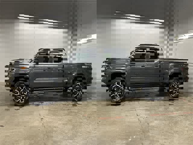 Used 2020 Toyota Tacoma TRD Sport image 2