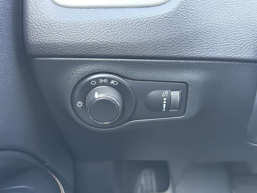 Used 2021 Jeep Compass Sport image 25