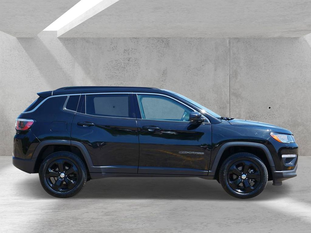Used 2019 Jeep Compass Latitude w/ Popular Equipment Group AWD/4WD image 2