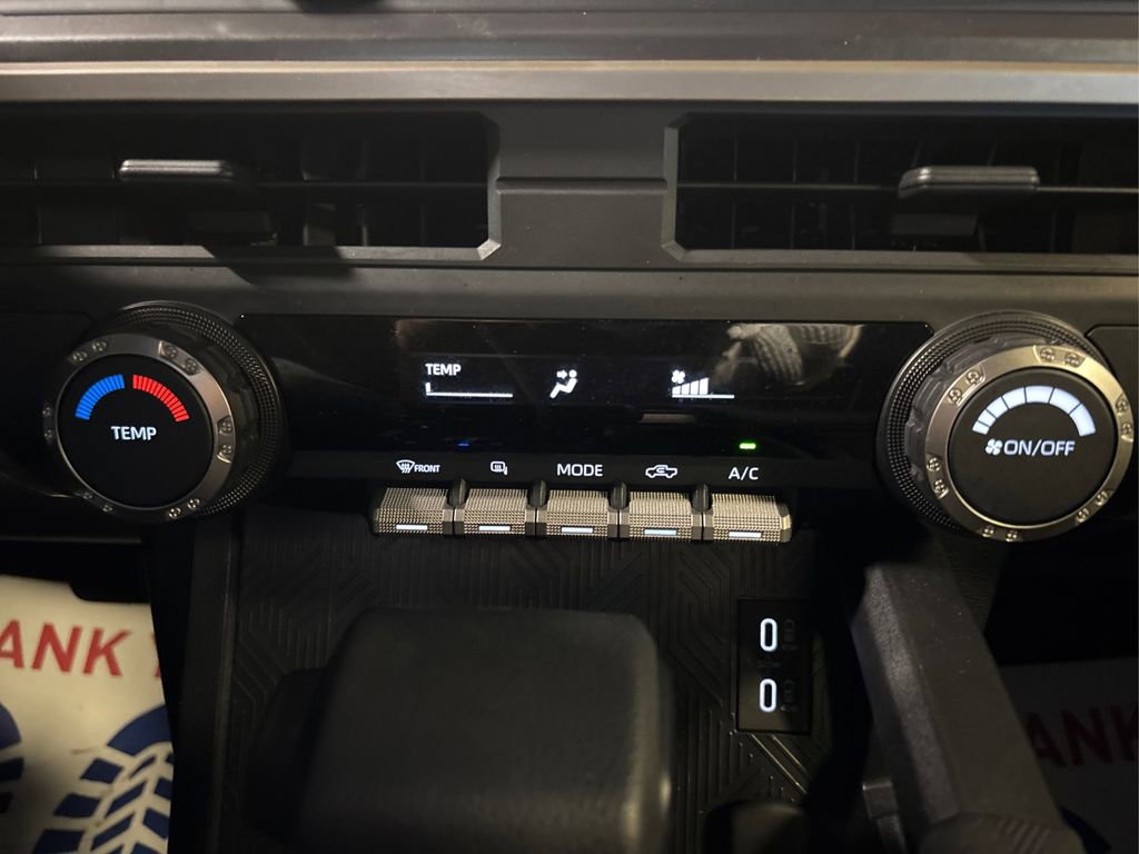 Used 2025 Toyota Tacoma SR5 AWD/4WD image 32