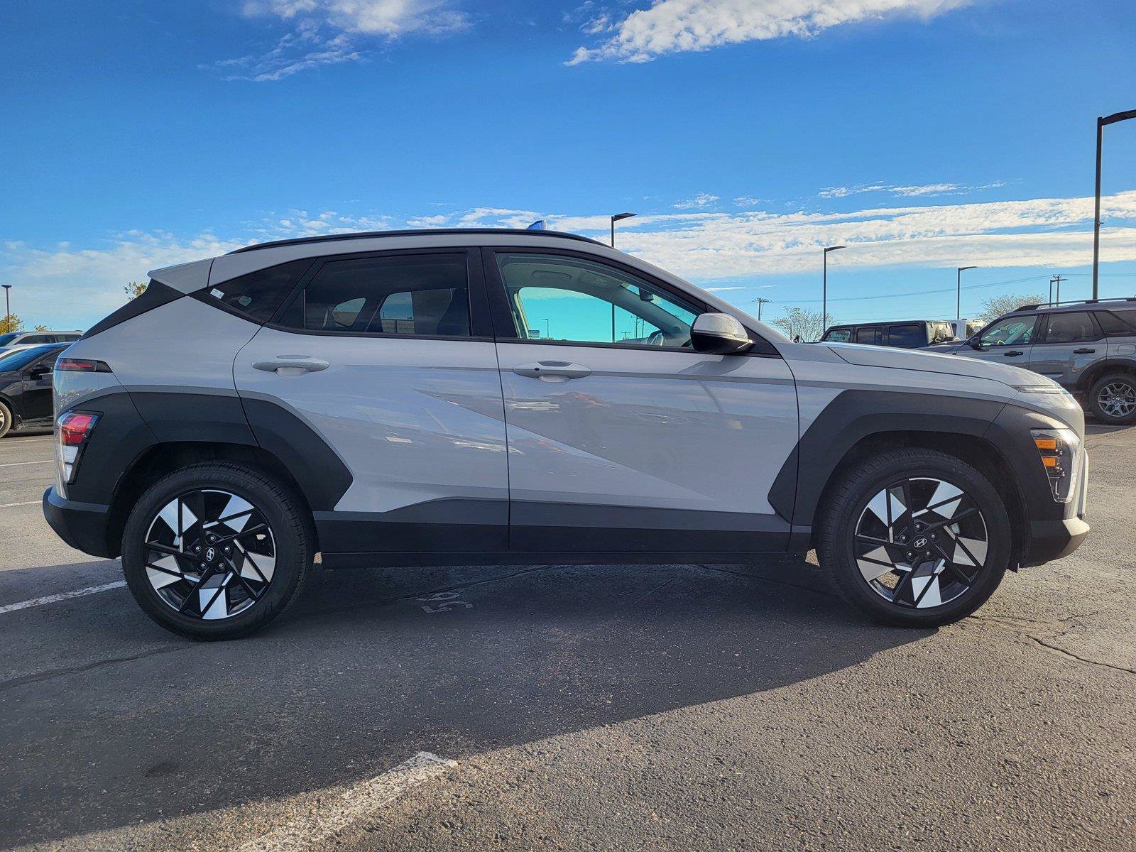 Used 2025 Hyundai Kona SEL FWD image 5