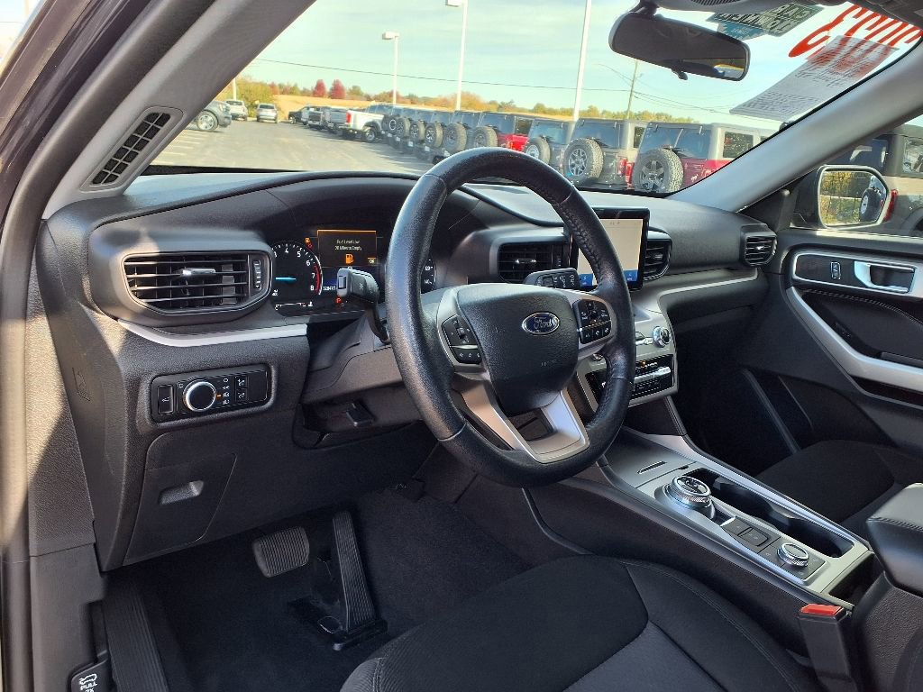 Certified 2023 Ford Explorer XLT w/ Class IV Trailer Tow Package image 9