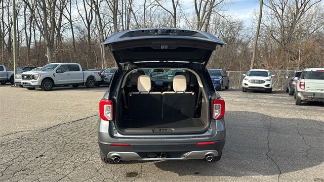 Certified 2023 Ford Explorer Platinum w/ Class IV Trailer Tow Package image 30