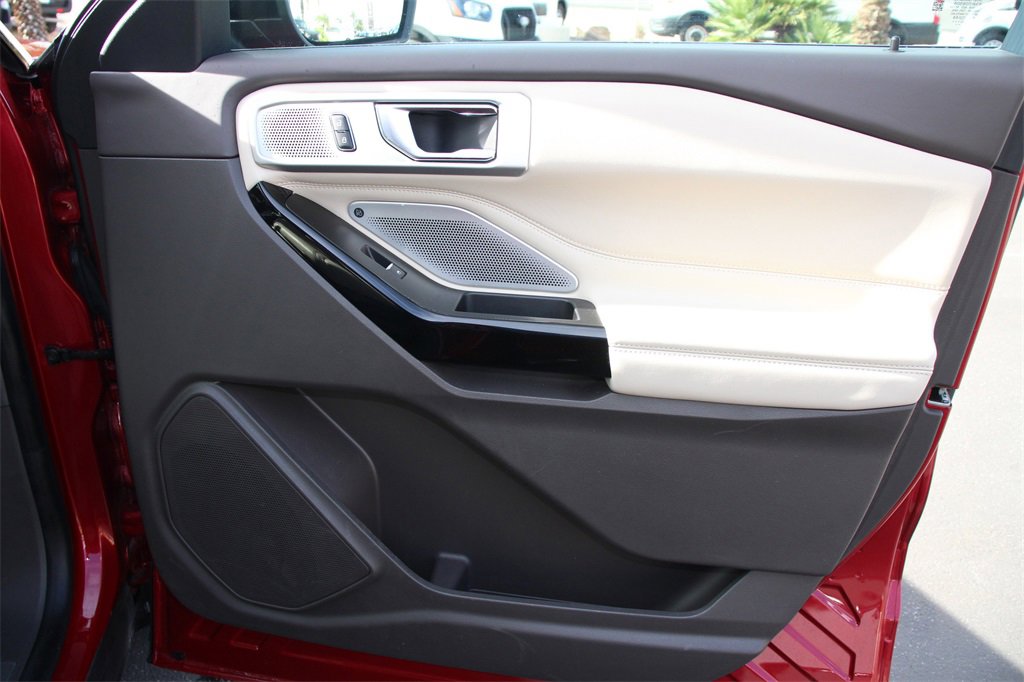 Certified 2021 Ford Explorer Platinum w/ Equipment Group 601A image 28