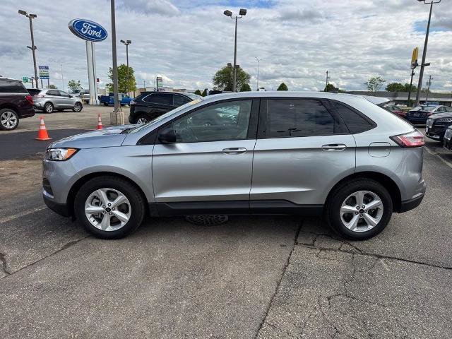 Certified 2024 Ford Edge SE image 3