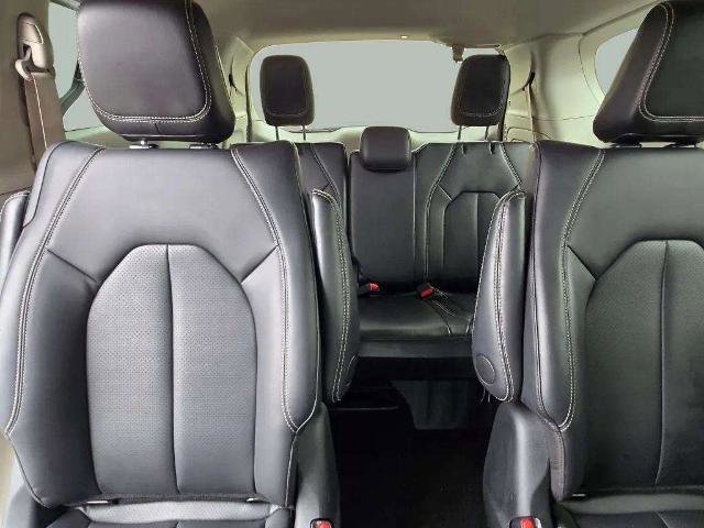 Used 2024 Chrysler Pacifica SELECT image 26