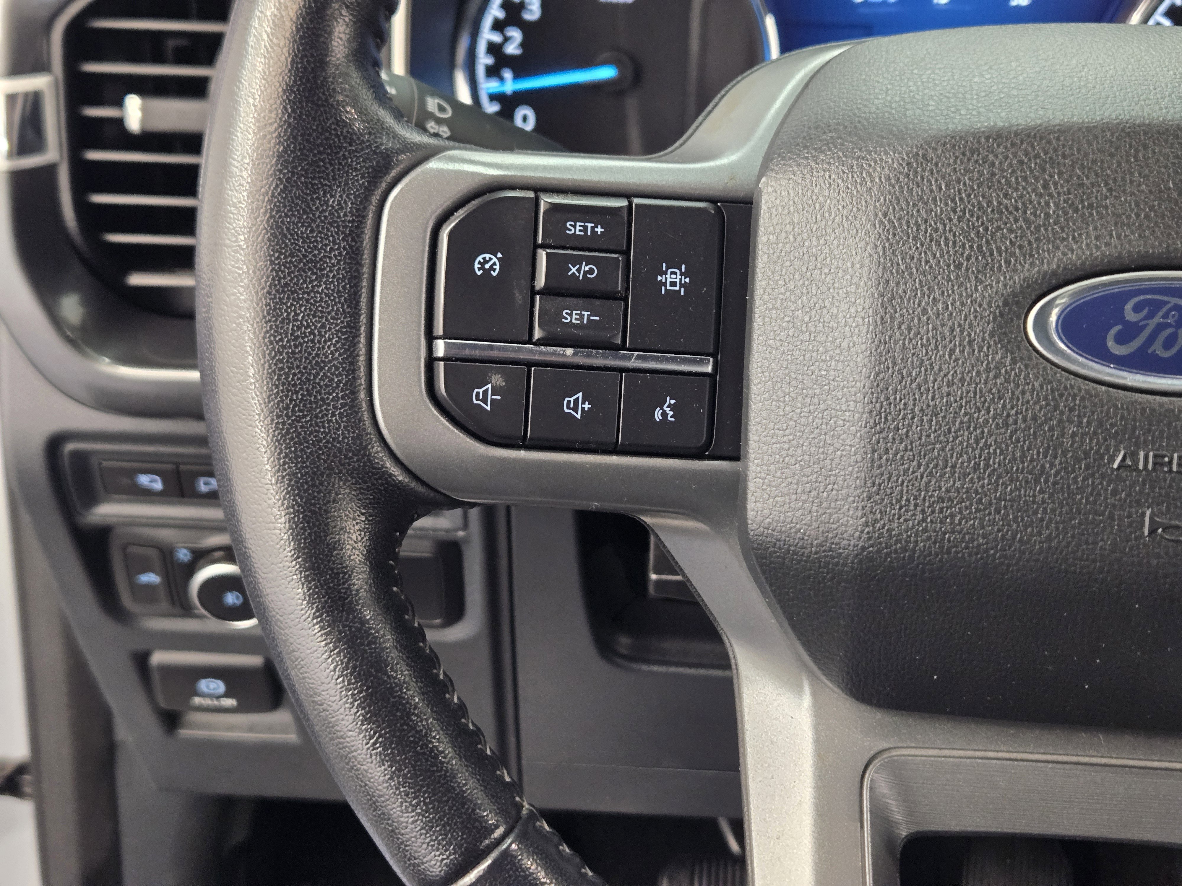 Certified 2022 Ford F150 XLT w/ Equipment Group 302A High image 25