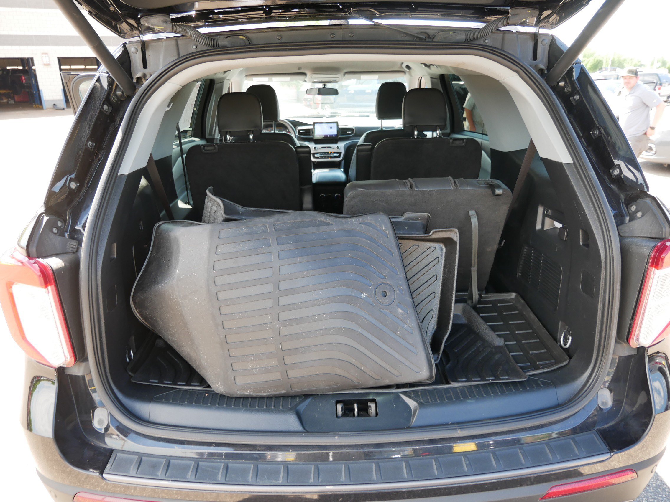 Certified 2023 Ford Explorer XLT w/ XLT Sport Appearance Package AWD/4WD image 18