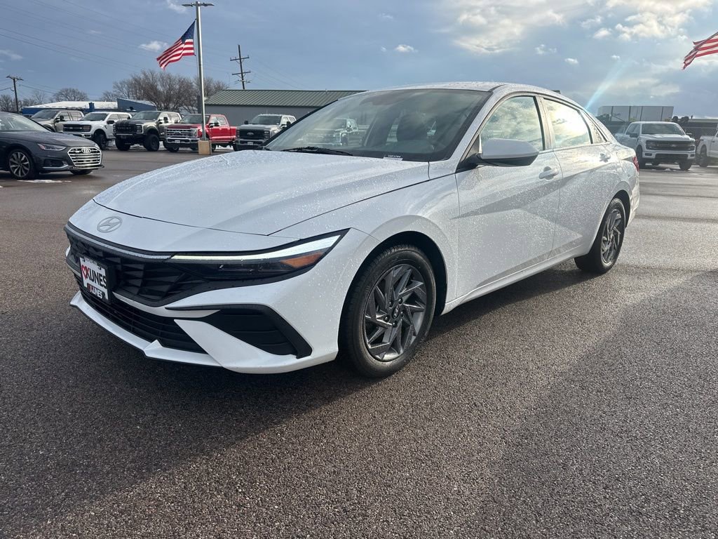 Used 2024 Hyundai Elantra SEL image 13