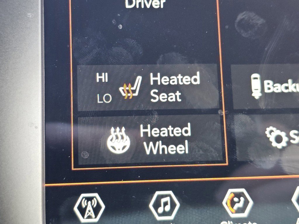 Used 2020 Jeep Cherokee Latitude Plus image 12