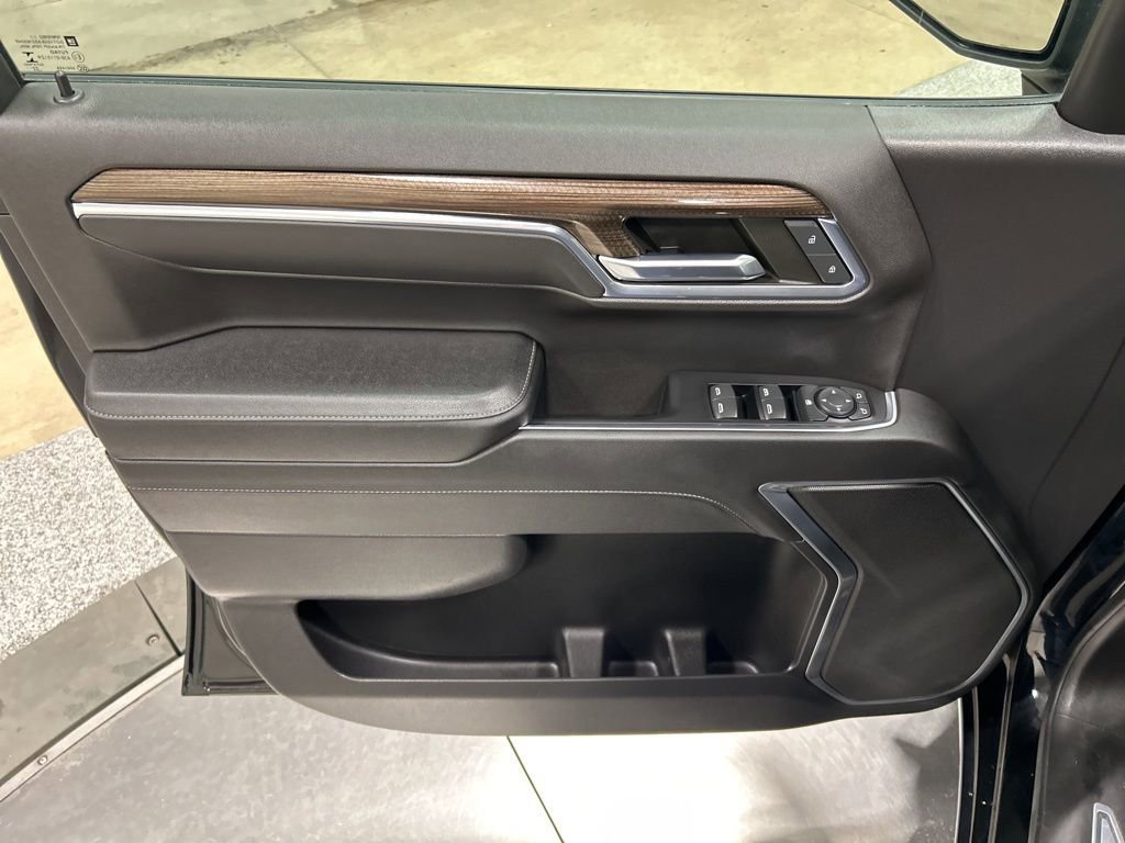 Used 2023 Chevrolet Silverado 1500 LT image 13