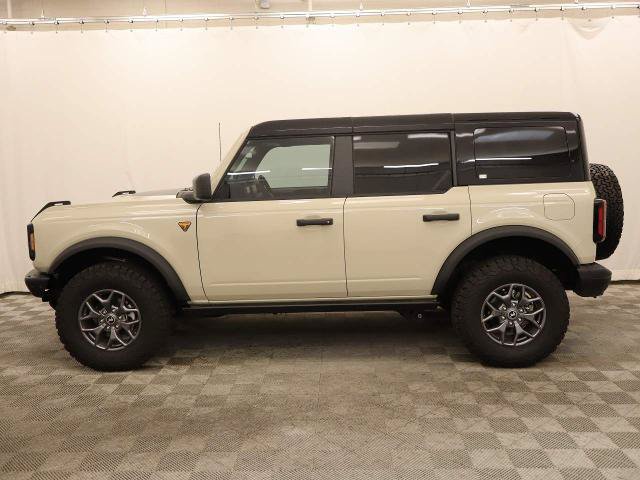 Certified 2025 Ford Bronco Badlands AWD/4WD image 1