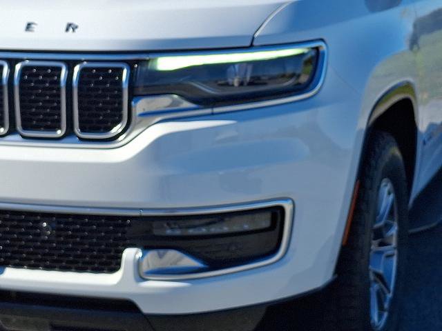 Used 2023 Jeep Wagoneer 4WD image 8