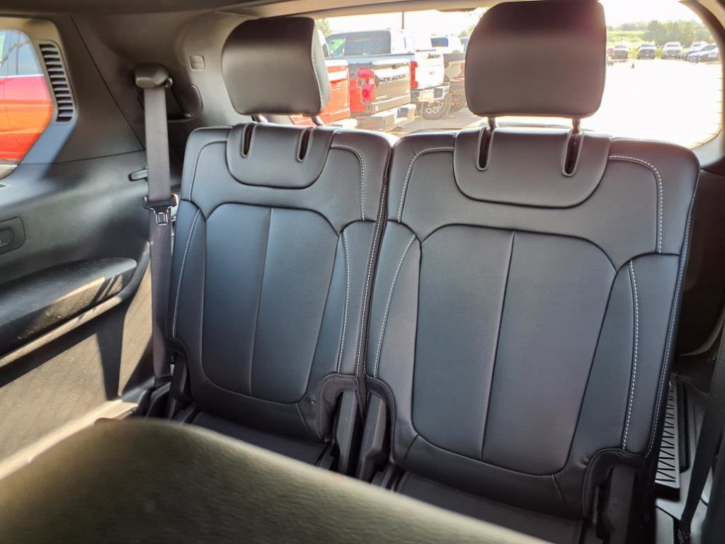 Used 2025 Jeep Grand Cherokee L Limited w/ Black Appearance Package image 14