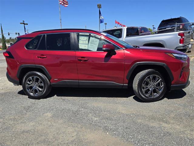 Used 2022 Toyota RAV4 XLE Premium image 3
