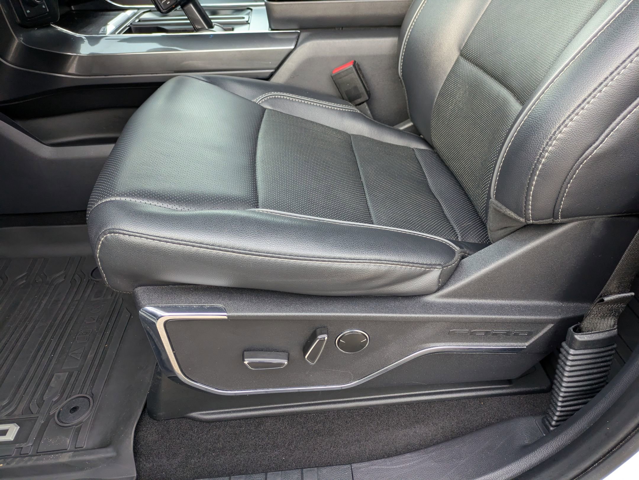 Certified 2023 Ford F150 Lariat w/ Equipment Group 502A High image 14