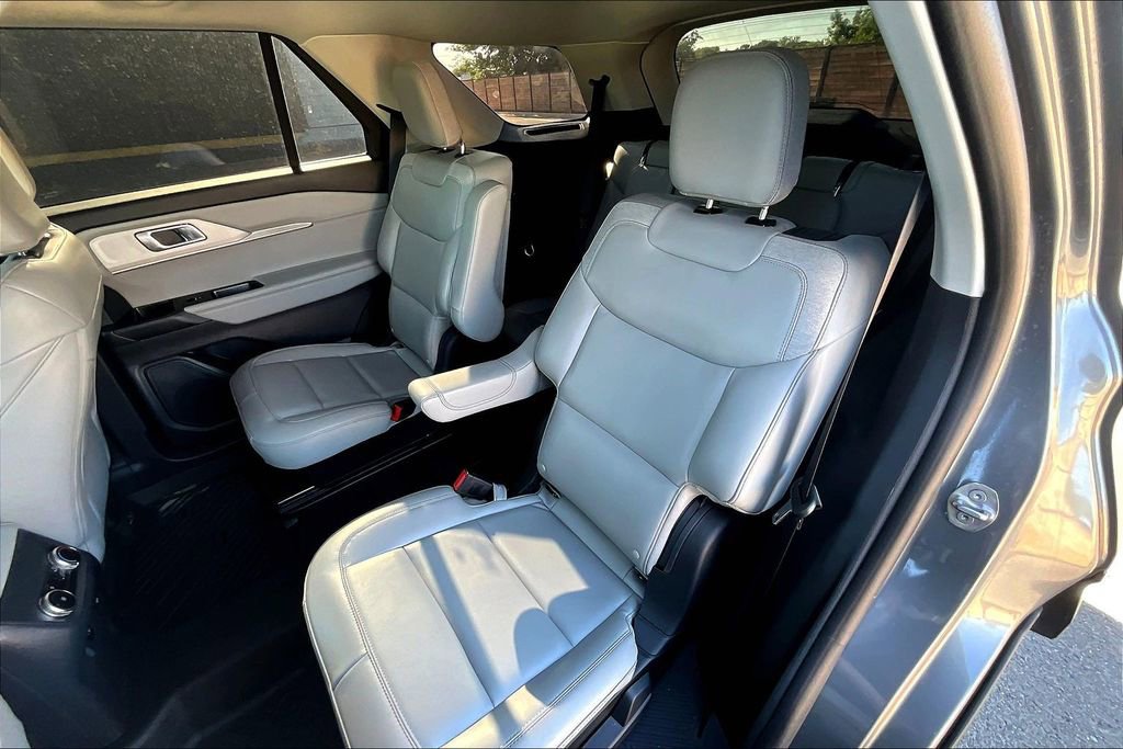 Certified 2025 Ford Explorer Active w/ Active Comfort Package AWD/4WD image 20