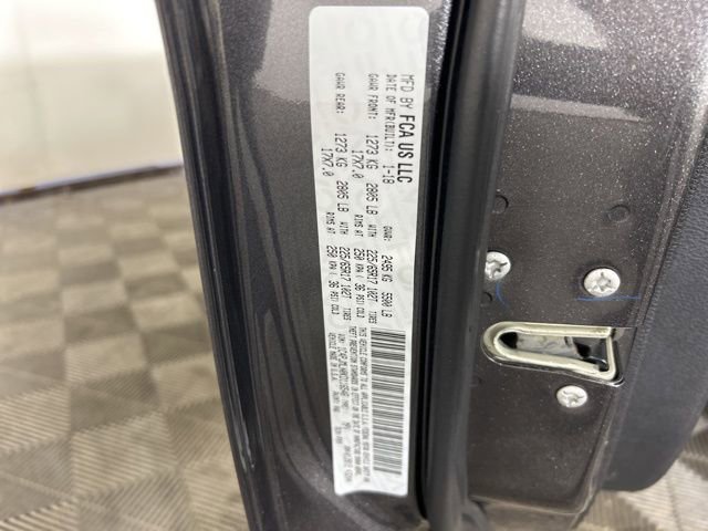 Used 2019 Jeep Cherokee Latitude Plus w/ Comfort/Convenience Group AWD/4WD image 19