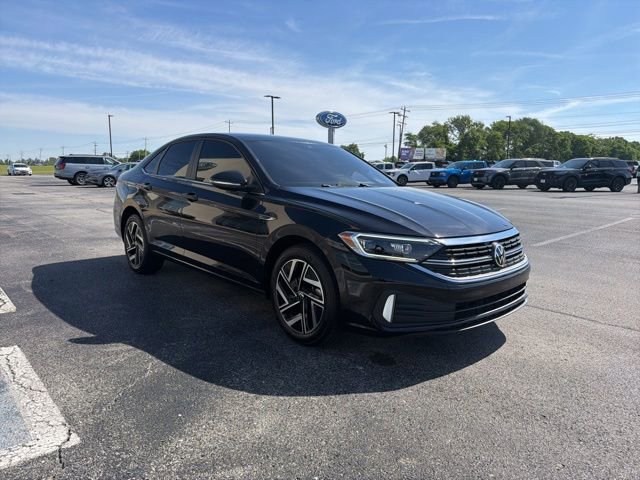 Used 2024 Volkswagen Jetta SEL FWD image 3