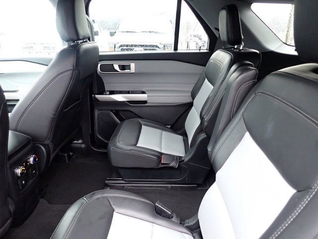 Certified 2023 Ford Explorer XLT w/ Equipment Group 202A AWD/4WD image 19