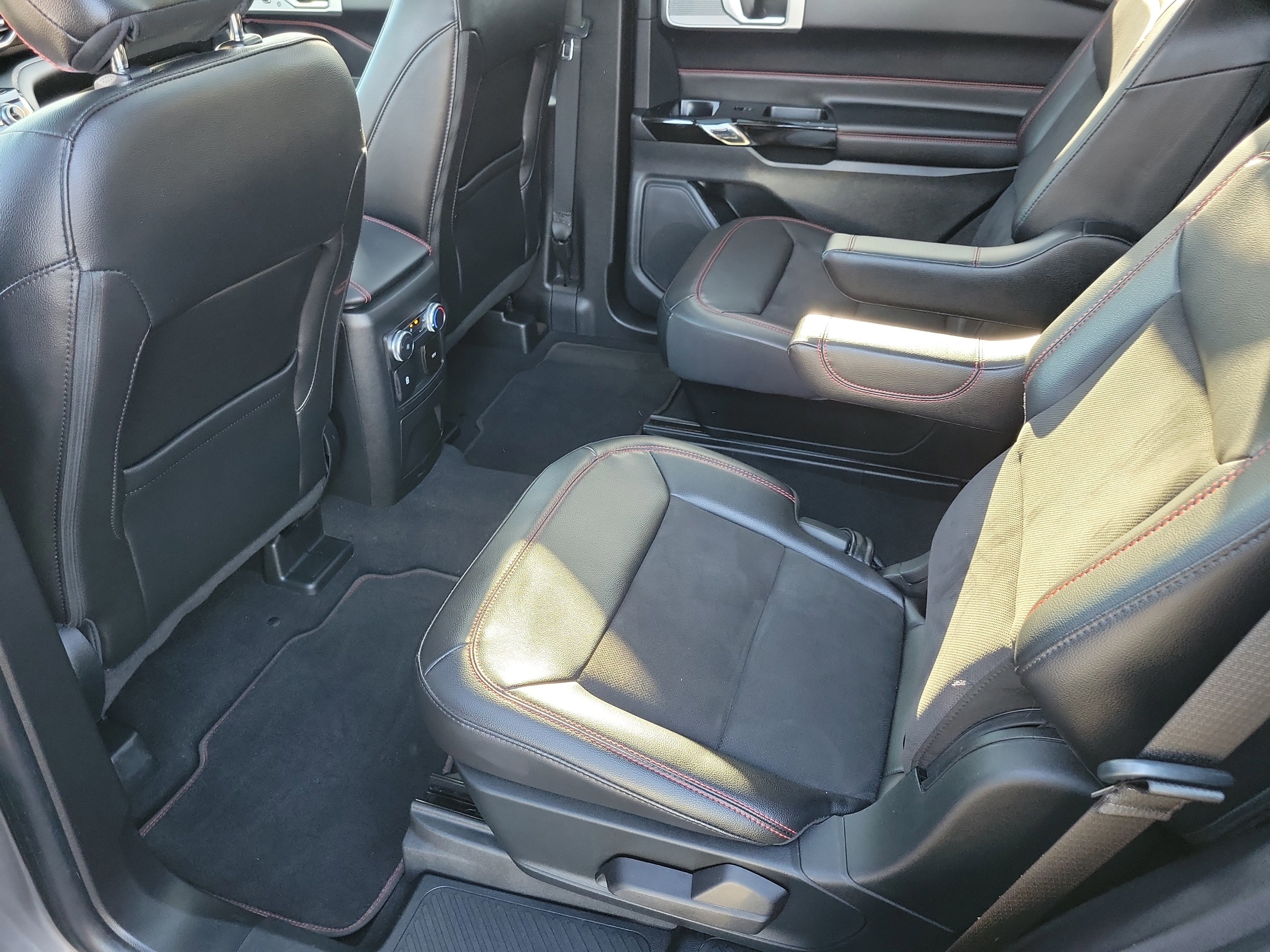 Certified 2022 Ford Explorer ST-Line w/ Class IV Trailer Tow Package image 14