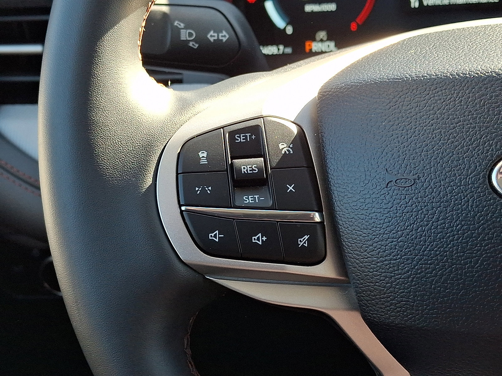 Certified 2025 Ford Explorer Active image 23