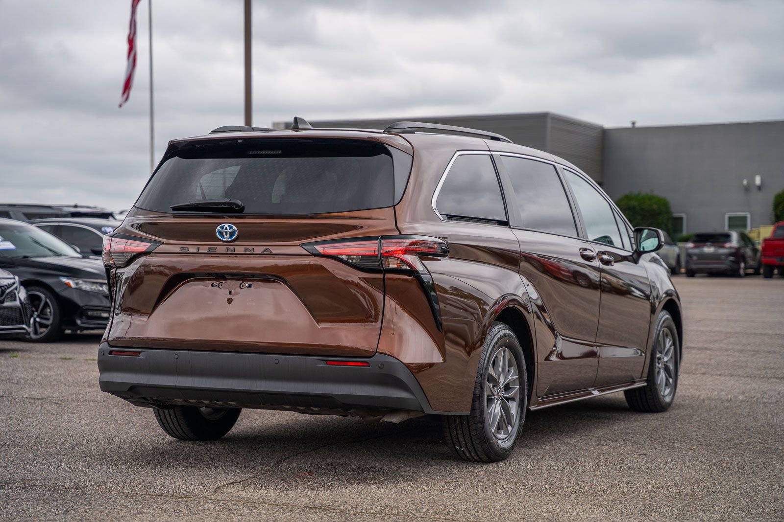 Used 2022 Toyota Sienna XLE FWD image 7
