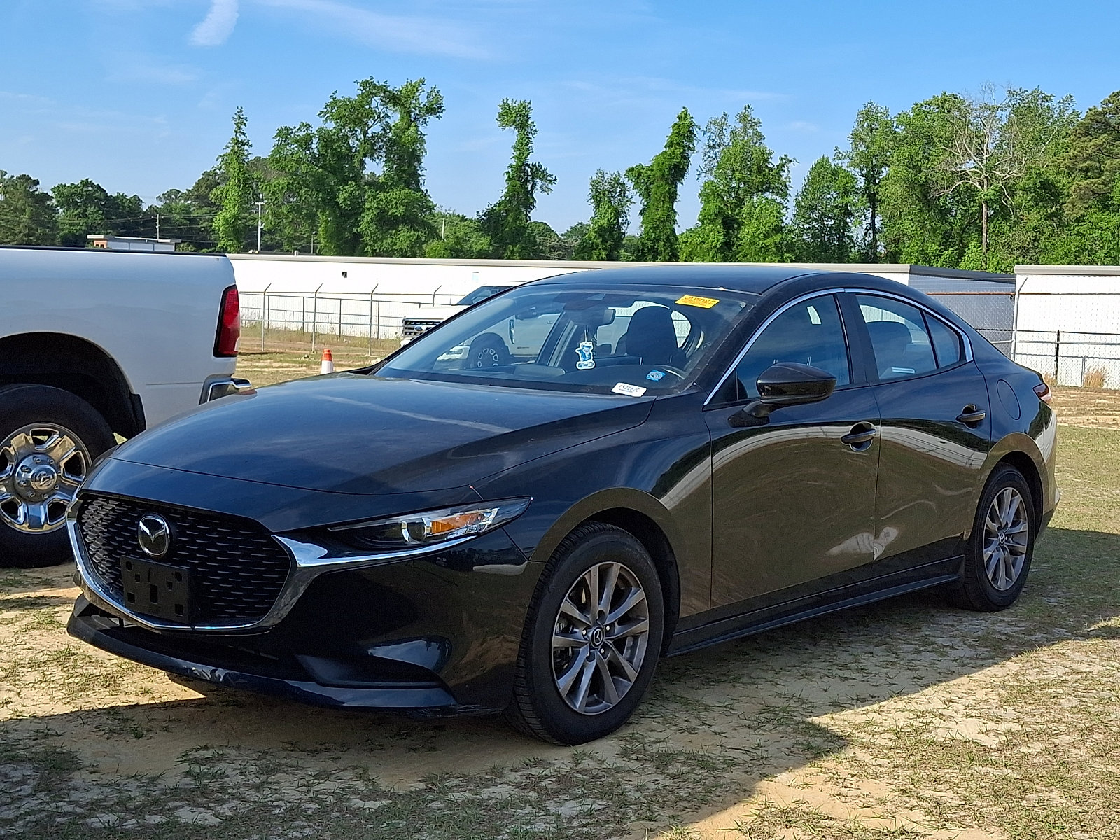 Used 2021 MAZDA MAZDA3 Sedan FWD image 2