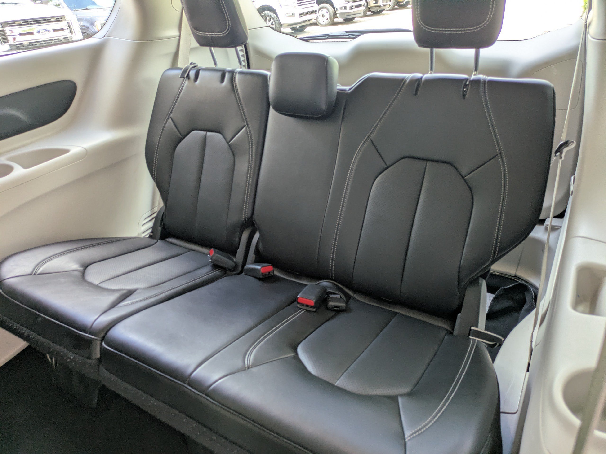 Used 2024 Chrysler Pacifica Touring-L FWD image 15