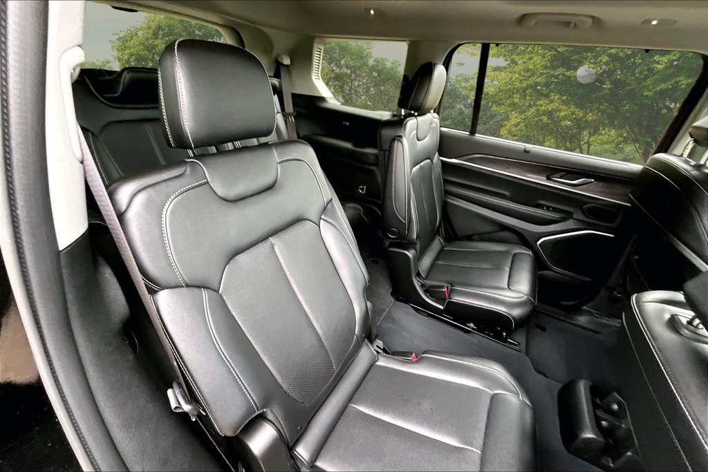 Used 2023 Jeep Grand Cherokee L Limited w/ Luxury Tech Group II AWD/4WD image 26