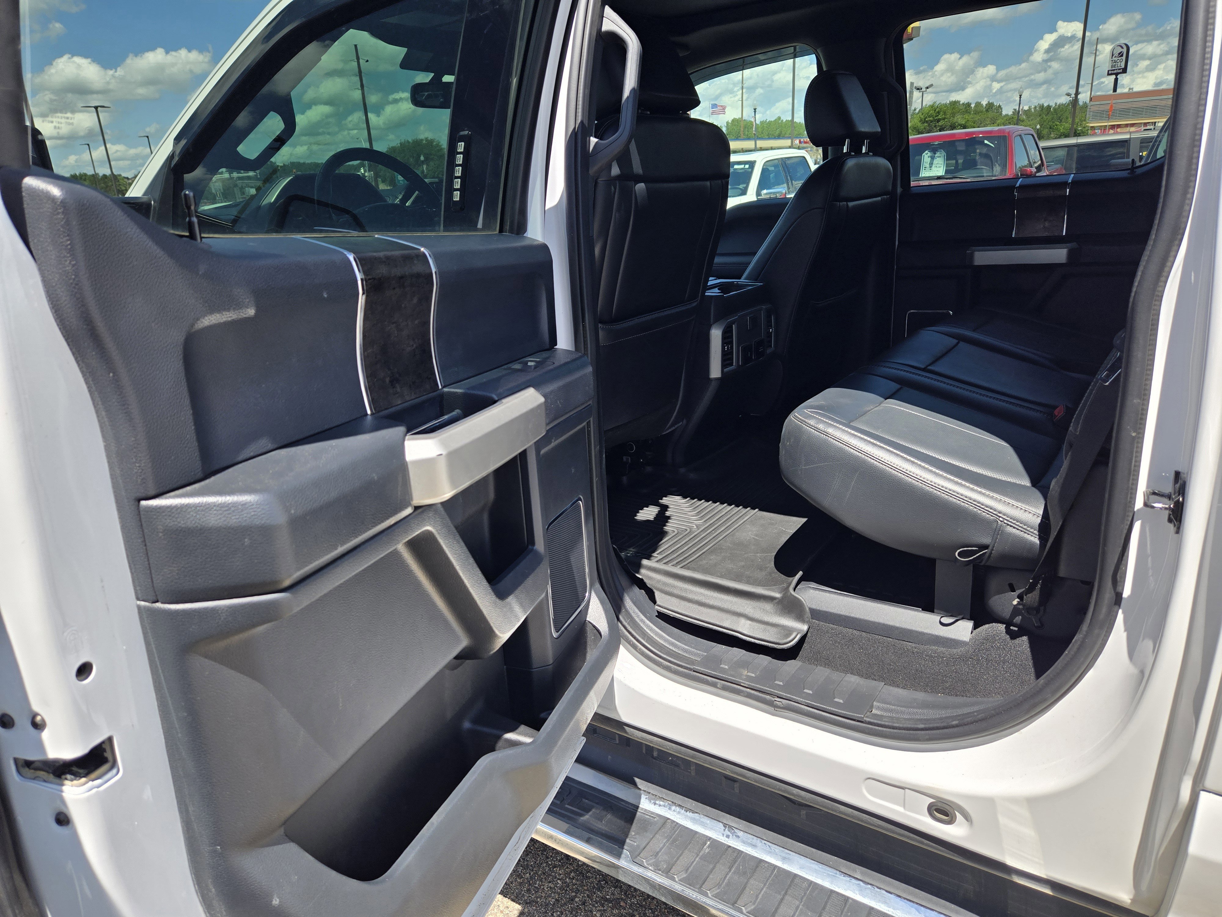 Certified 2022 Ford F350 Lariat w/ Lariat Ultimate Package image 15