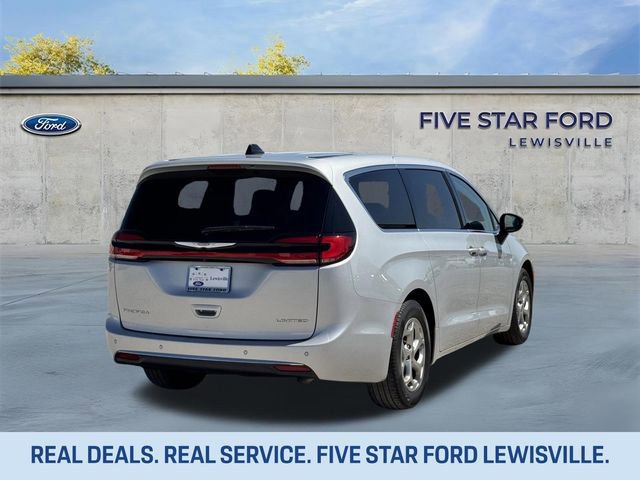 Used 2024 Chrysler Pacifica Limited image 4