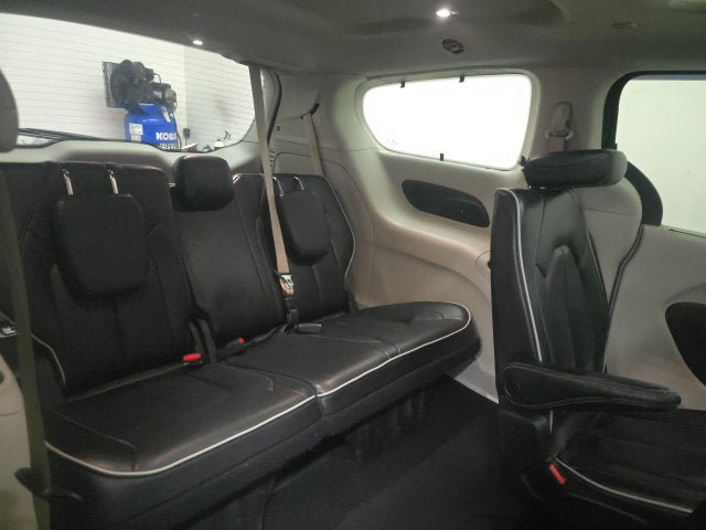 Used 2022 Chrysler Pacifica Limited FWD image 6
