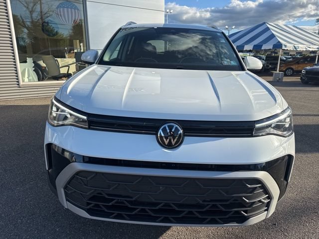 Used 2025 Volkswagen Taos SE AWD/4WD image 3