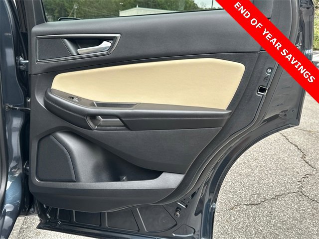 Certified 2022 Ford Edge SE w/ Black Appearance Package image 16