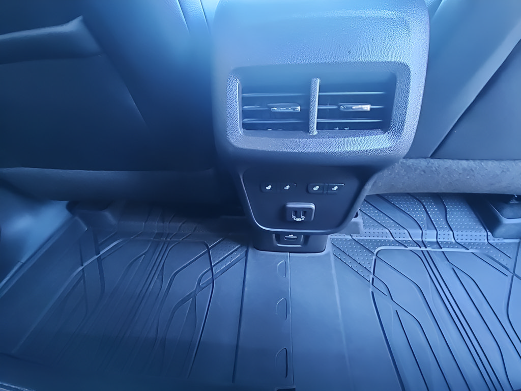Used 2022 Chevrolet Equinox Premier AWD/4WD image 18