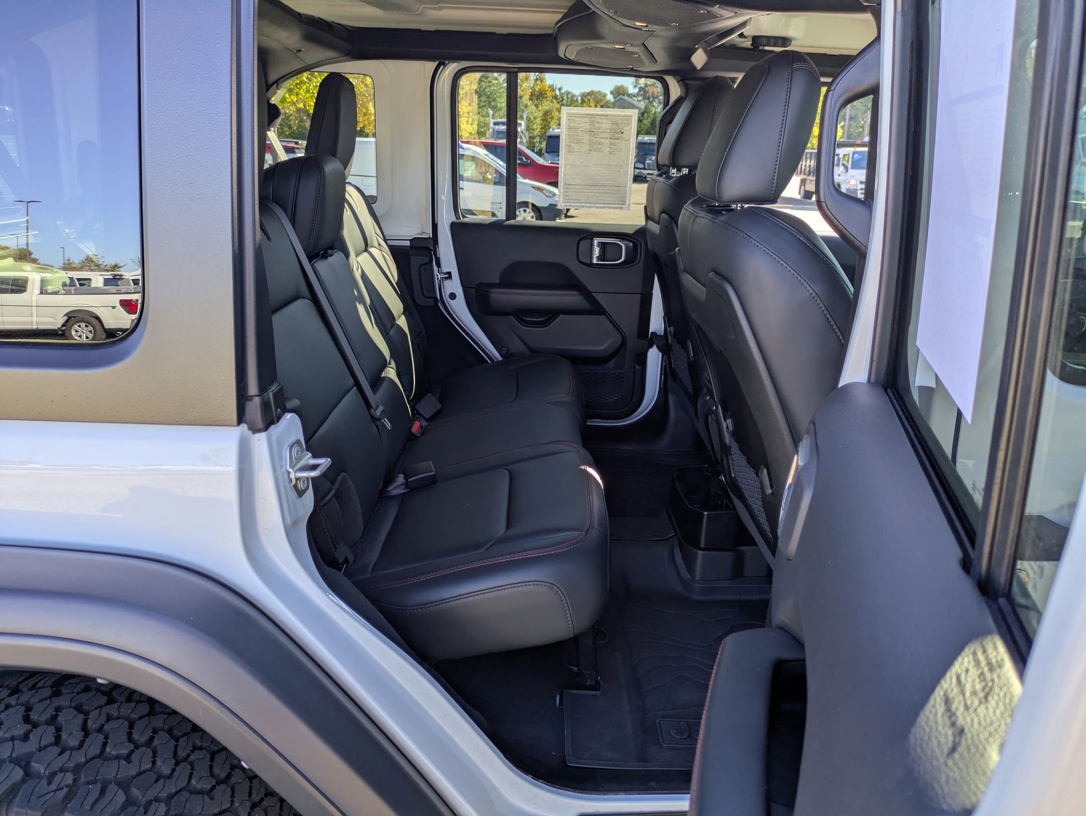 Used 2024 Jeep Wrangler Unlimited Rubicon w/ Capability Package image 36