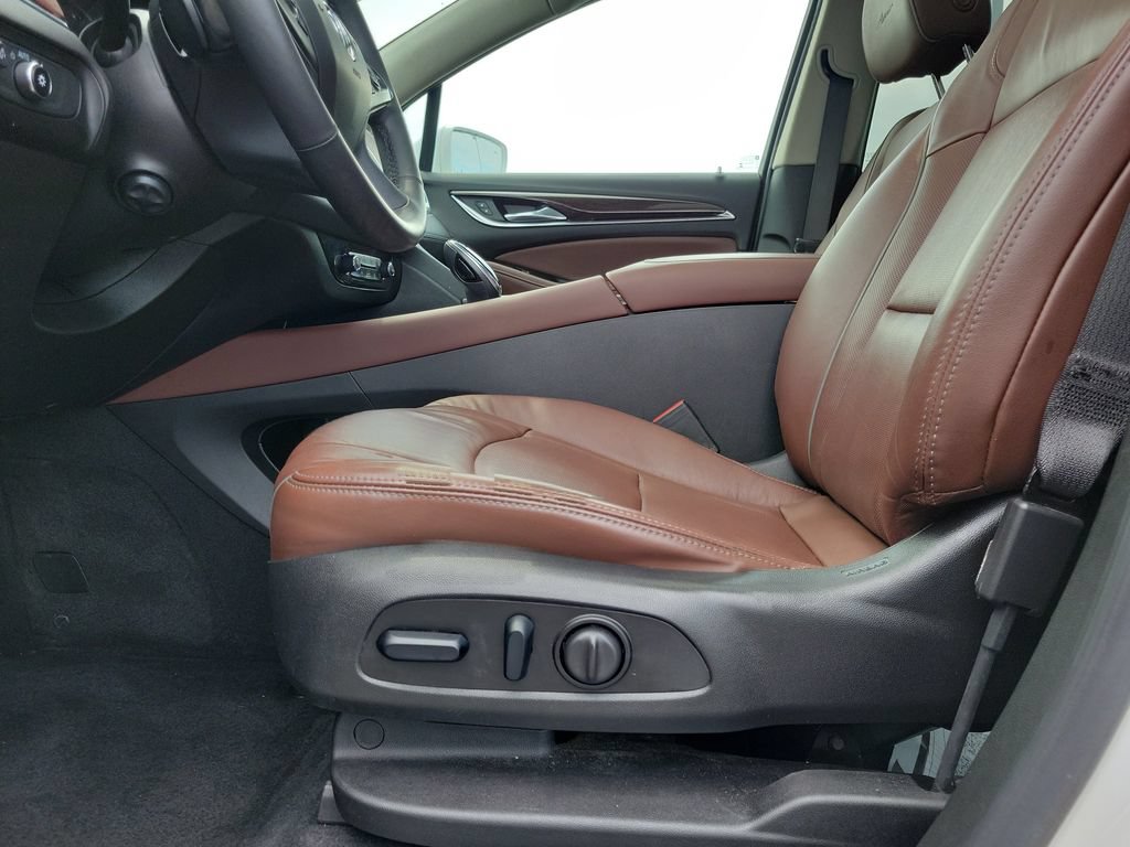 Used 2018 Buick Enclave Avenir w/ Avenir Technology Package AWD/4WD image 19