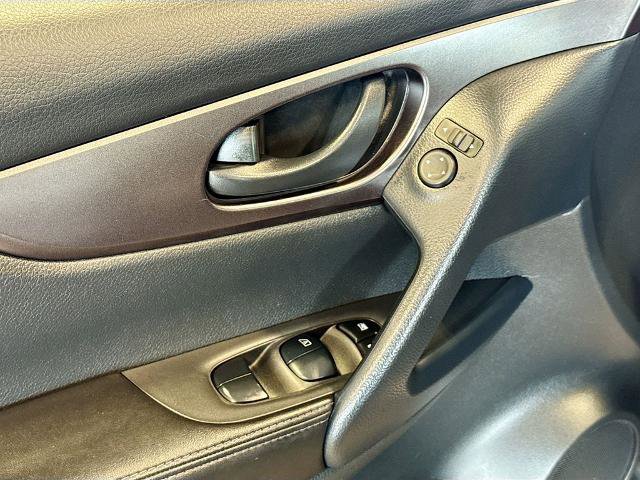 Used 2022 Nissan Rogue Sport S image 15