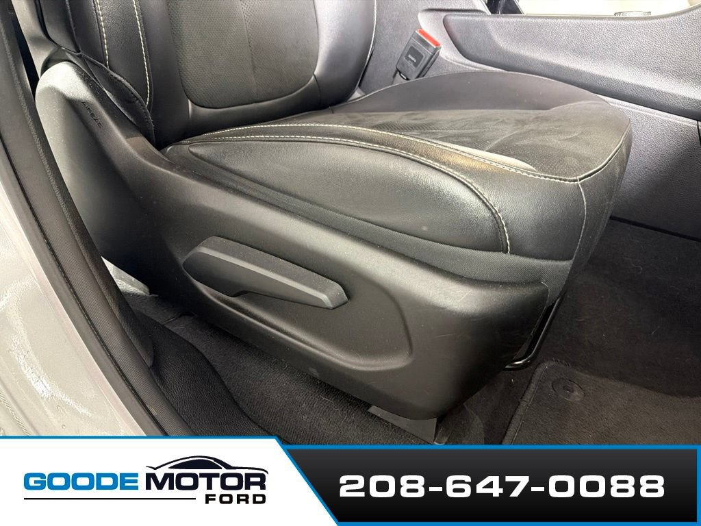 Used 2023 Jeep Grand Cherokee L Laredo AWD/4WD image 24