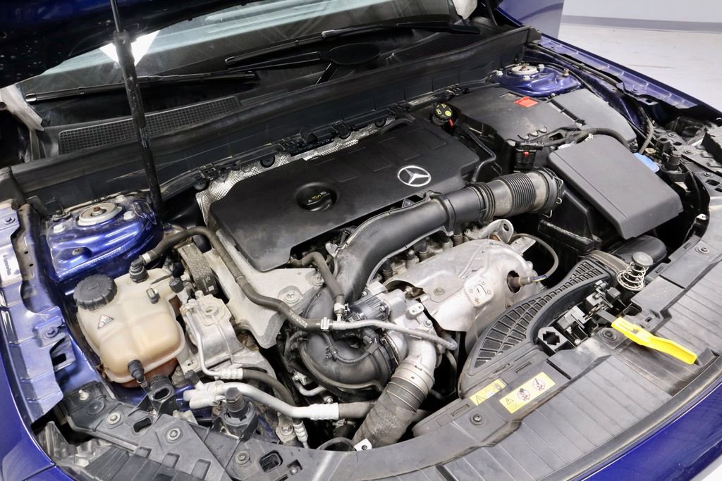 Used 2021 Mercedes-Benz GLB 250 4MATIC image 17