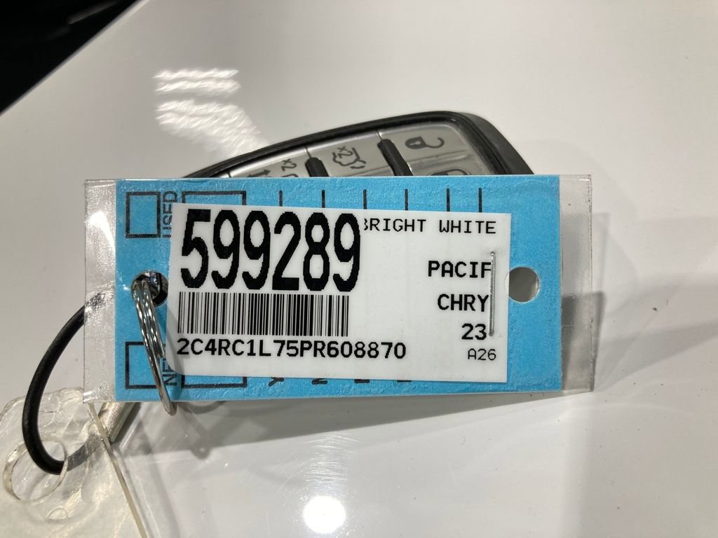 Used 2023 Chrysler Pacifica Touring-L image 26