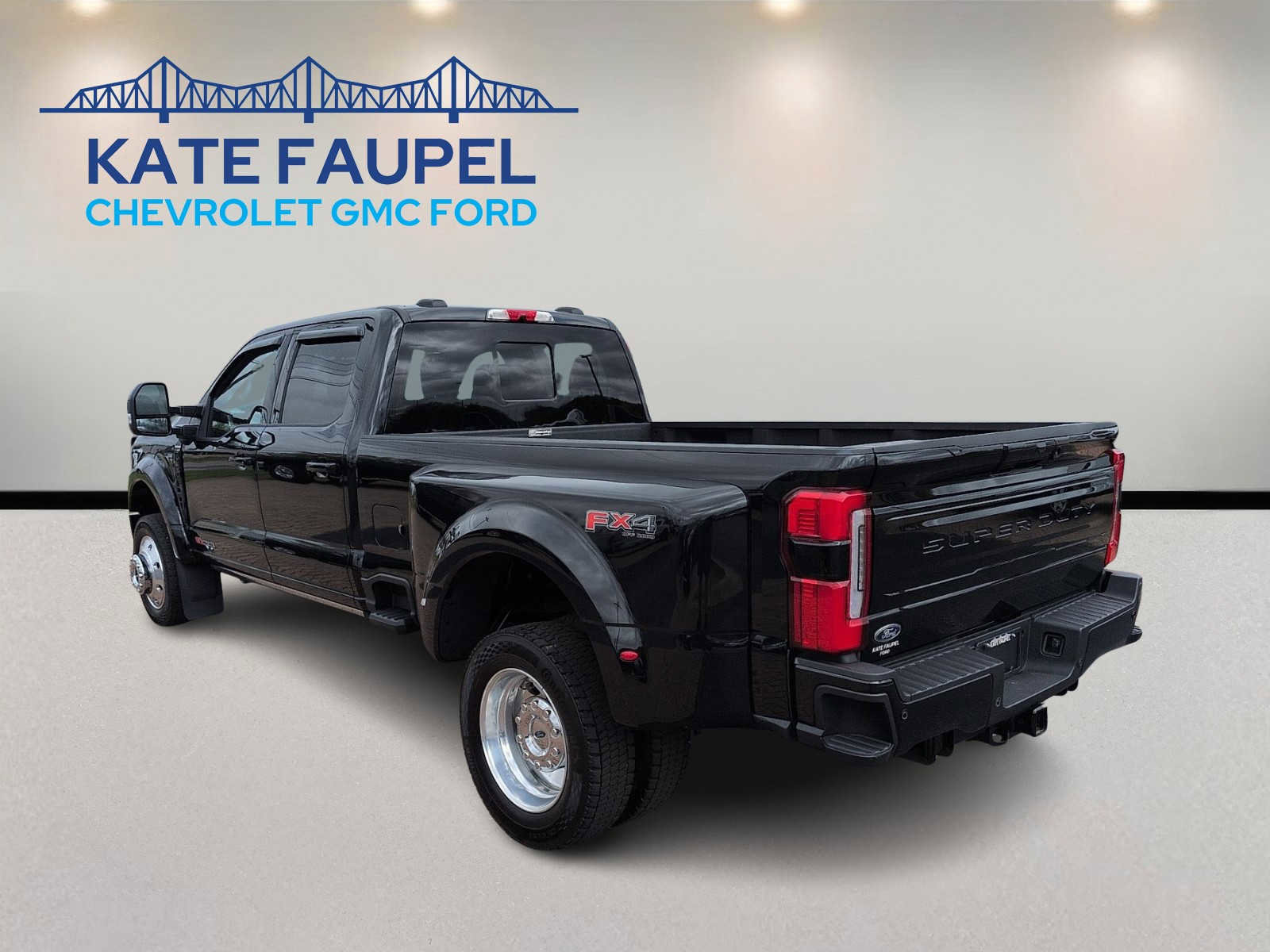 Certified 2025 Ford F450 Platinum w/ FX4 Off-Road Package AWD/4WD image 5