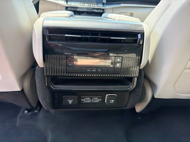 Used 2024 Jeep Wagoneer L 4WD w/ Premium Group I image 19