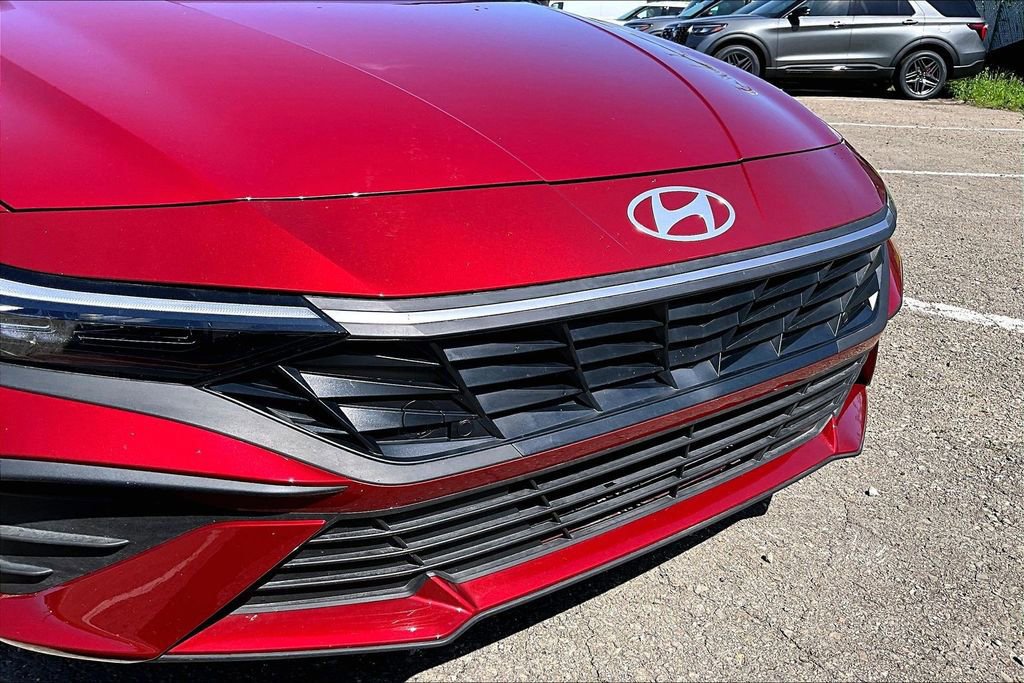 Used 2025 Hyundai Elantra Sport image 28