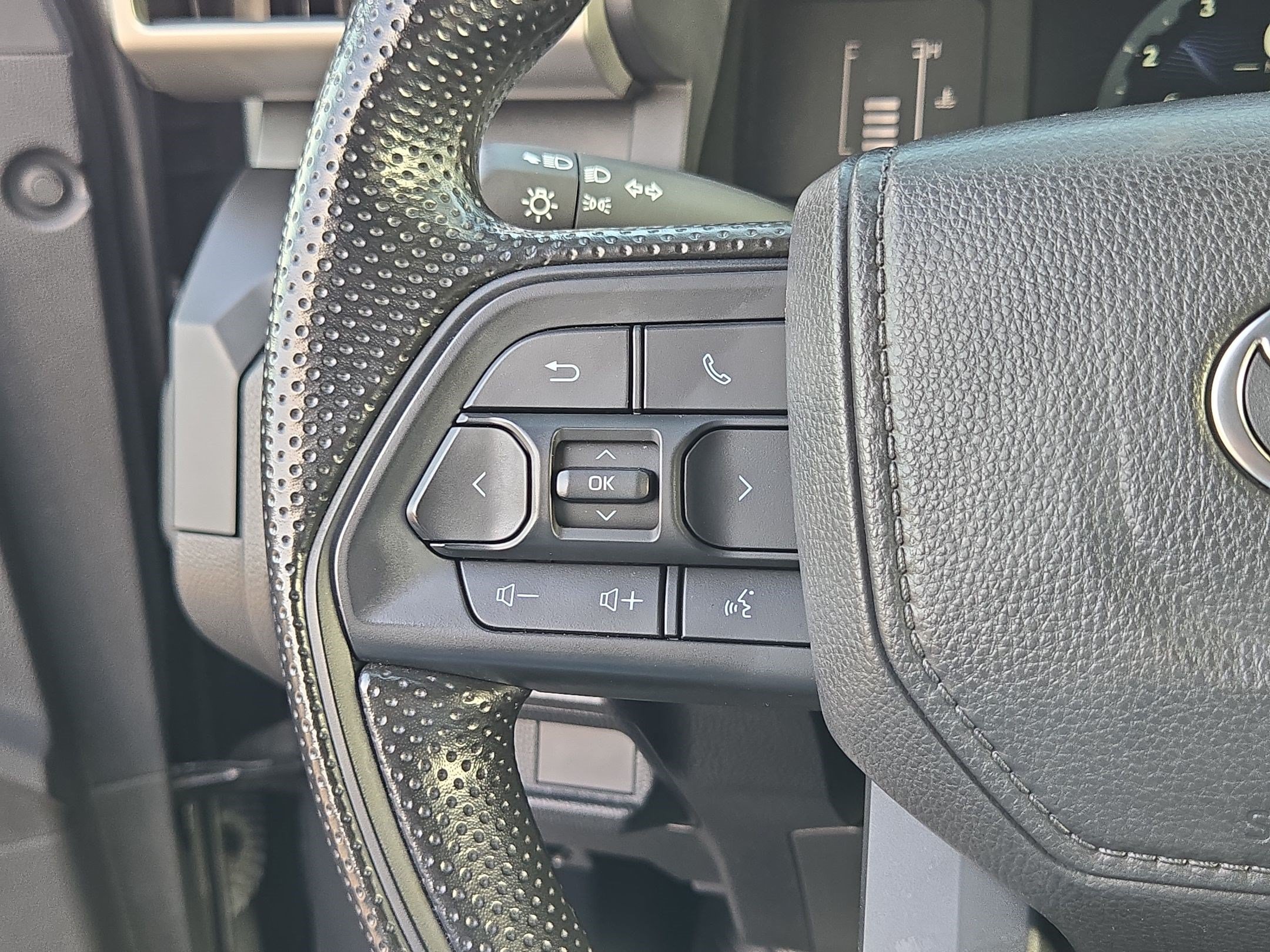 Used 2025 Toyota Tacoma SR AWD/4WD image 19